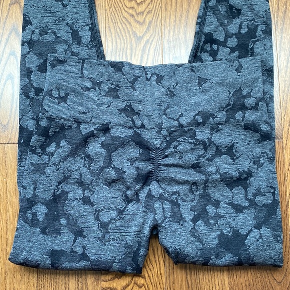 Gymshark adapt camo seamless leggings size small - Picture 9 of 9